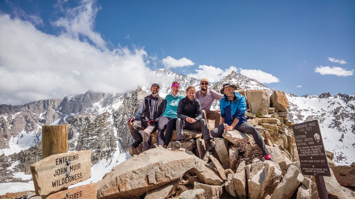 Hikermeeting at Kearsage Pass