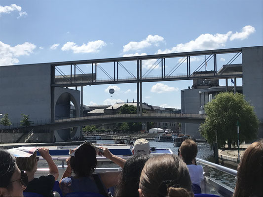 Sightseeing: boat trip through Berlin Center