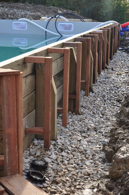 Structure pour l'habillage de la piscine bois, par évo green design