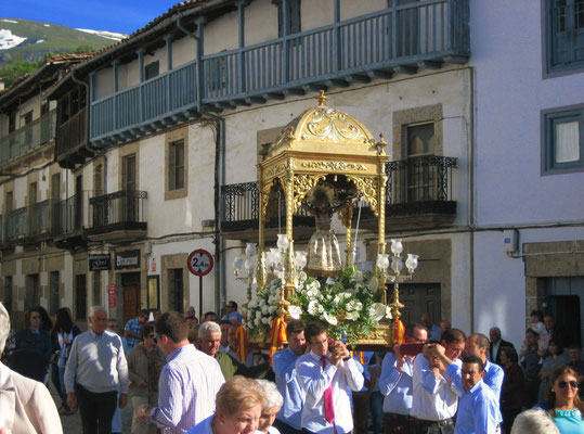 Eine kleine Prozession auf dem Dorfe (irgendwo in der Provinz von Salamanca)