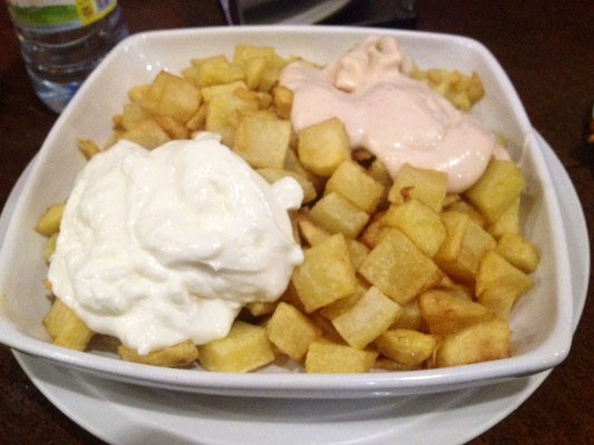 Patatas Bravas (mit scharfer Sauce)