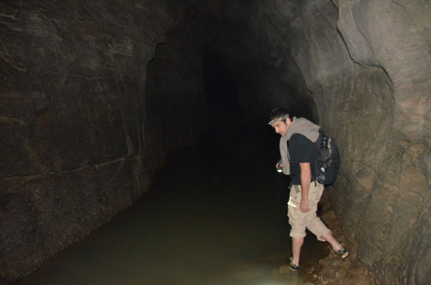 Deeper inside the cave,  the tunnel becomes more narrow and the water deeper. © Joachim Nerz