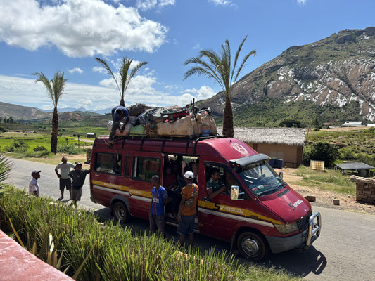An impressive 30 people were crammed for hours in this small van...