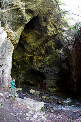 Masoud tried to order kebab for all of us at the entrance of the cave. © Matthieu Berroneau