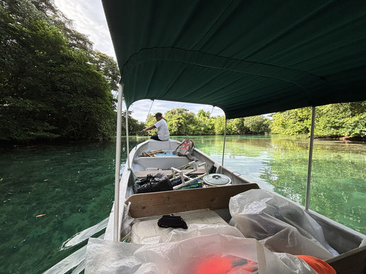 Arrival at Escudo and navigating the many small canals.