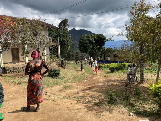 People dressed up for the Easter holidays and during our entire stay we could enjoy their singing.