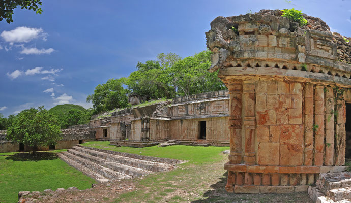 Panoramic view of the palace. The mask on the right features feathers, a human head and the jaws of a crocodile. 