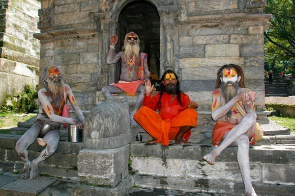 NEPAL - Templo Pashupatinath, Sadhus.