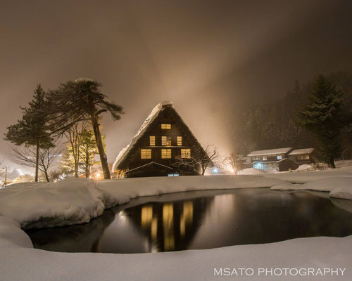 23 - Província de GIFU. Inverno no vilarejo Shirakawago - Perdido nas montanhas entre as províncias de Gifu e Toyama, mantém uma arquitetura medieval, própria para regiões de muita neve, Declarada patrimônio mundial pela UNESCO em 1995.