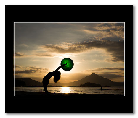 Yogaball em Wakasawada beach. Província de Fukui.