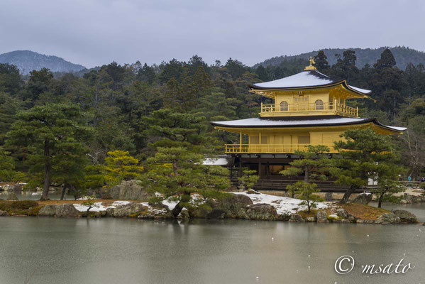 26 - Província de KYOTO. Kinkakuji ou Pavilhão Dourado. Construído em 1397, trata-se de um templo Zen Budista, destruído e reconstruído diversas vezes. Oficialmente o templo é conhecido por Rokuonji.