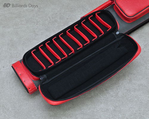 BD〉パーティション付きのロングポケットが特徴。『JB CASES』の BD〉パーティション付きのロングポケットが特徴。『JB CASES』の