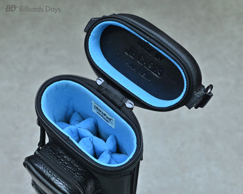 BD〉パーティション付きのロングポケットが特徴。『JB CASES』の BD〉パーティション付きのロングポケットが特徴。『JB CASES』の