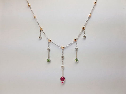 collier or blanc, or rose, diamants , spinel et grenats demantoides