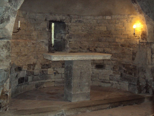 Altare situato nella cappellina della Pieve di San Pancrazio