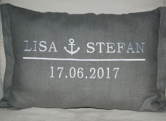 graues Leinen,  Stickerei weiß