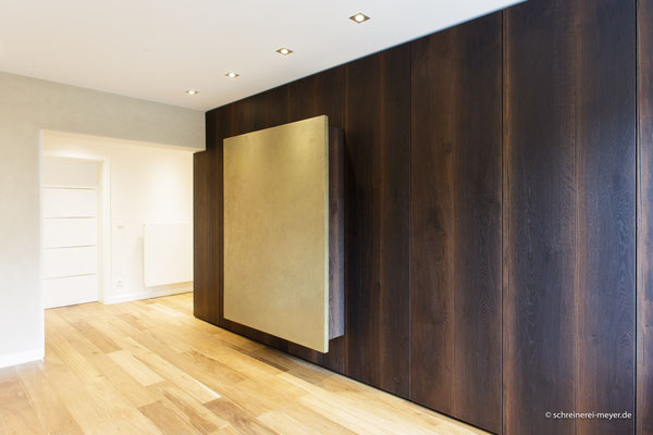 Einbaumöbel mit Garderobe und Schiebetür
