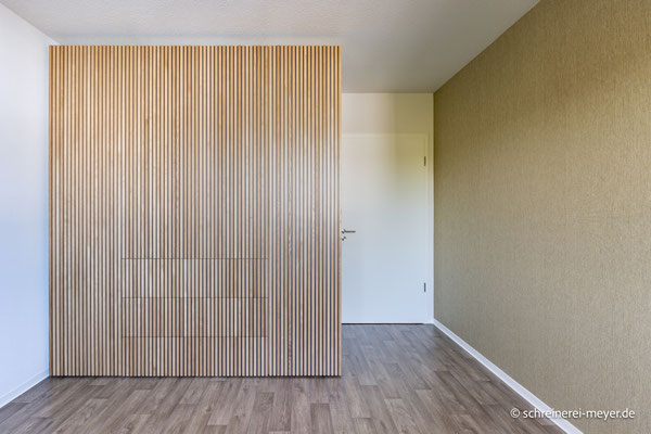 Einbaumöbel mit Lamellenfront