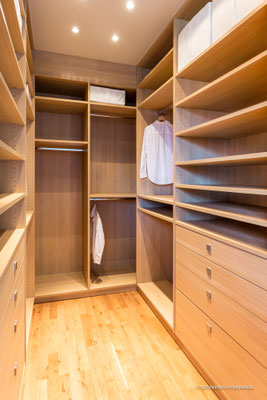 Begehbarer Kleiderschrank