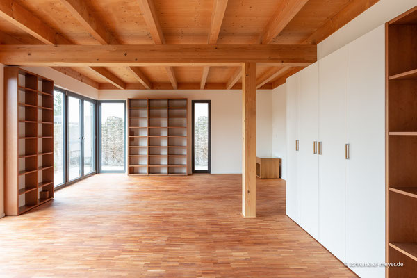 Einrichtung Wohn- und Esszimmer in Kirschbaum furniert