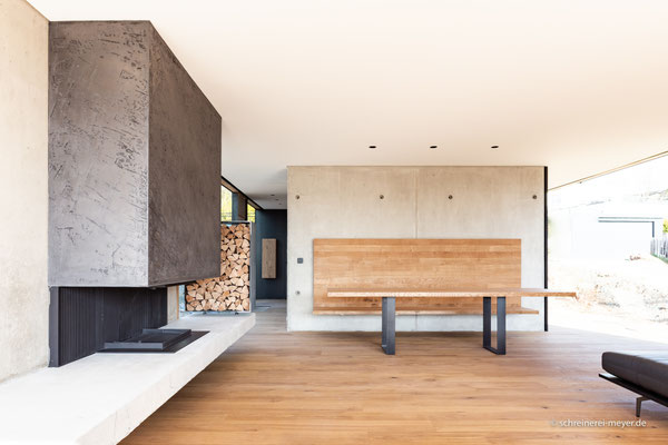 Esstisch mit Bank / Entwurf: Gronych + Dollega Architekten