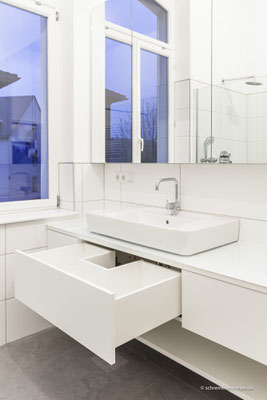 Unterschrank Waschtisch und Spiegelschrank