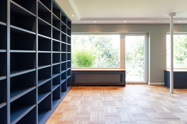 Bibliothek und Heizkörperverkleidungen in lackierter Oberfläche