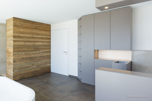Einbaumöbel Badezimmer, Wandverkleidung