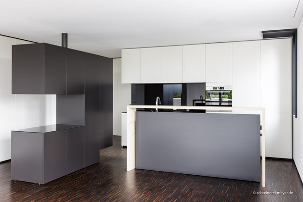 Raumteiler und Küche / Entwurf: Gronych + Dollega