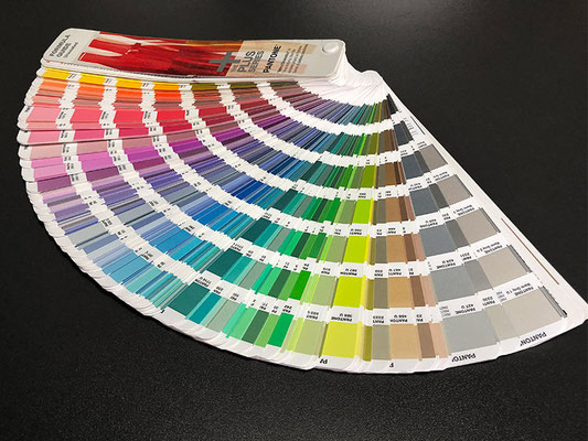 Pantone uncoated Sonderfarben für den Einsatz mit Natur- und ungestrichenen Papieren (Offsetpapieren)