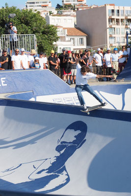 Lipslide transfer, Chloé Bernard. Bowl de Marseille. 2019