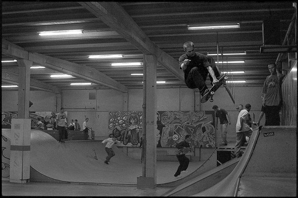 Frontside indy, Frans. Wevelgem, Belgique. 2001
