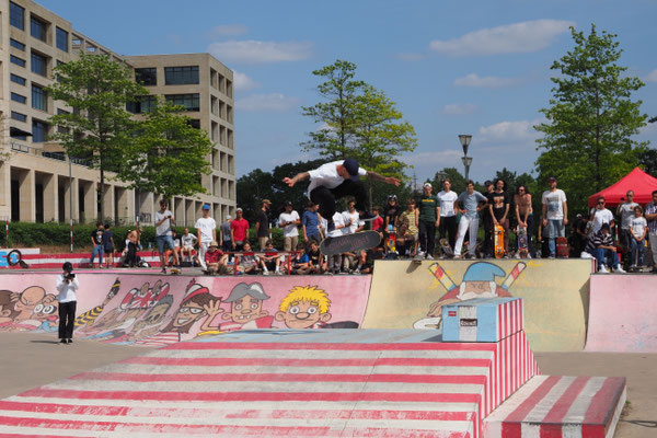 Backside kickflip, Sascha Daley. Leuven, Belgique. 2019