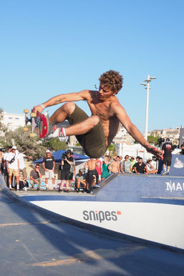 Frontside indy, Jaime Mateu. Bowl de Marseille. 2019