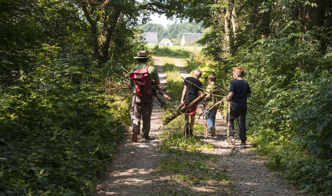Schulklassenprogramm: Kinder entdecken Wald & Natur – Lernen draußen