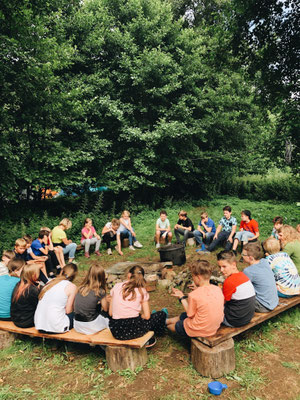 Schulklassenprogramm: Kinder entdecken Wald & Natur – Lernen draußen