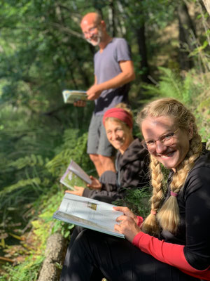 Wildwechsel-Ausbildung: Naturwissen lernen – Lesen & Austausch im Wald