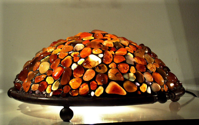 Tischstehlampe aus bernsteinfarbige Edelsteinen ( Karneol )   2900,-