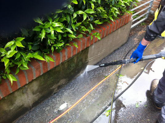 Vorher-Nachher Reinigung Mauer