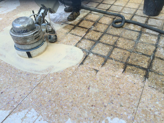 Vorher-Nachher Reinigung Terrassenboden