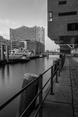 Elbphilharmonie in Hamburg seen from Sandtorhafen