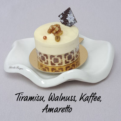 Walnuss Tiramisu mit zwei Wiener Böden mit Walnüssen gebacken, enthält Alkohol und Koffein. Stück 6,10 €