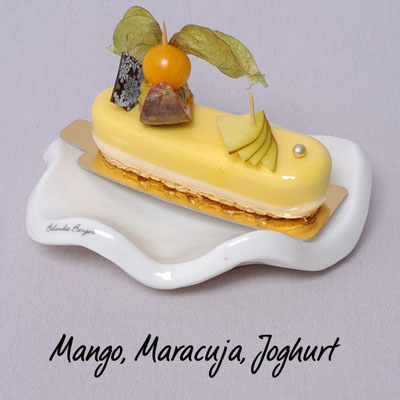 Mango Maracuja Sahne auf einem frischen Joghurtsahne. Stück 5,60€