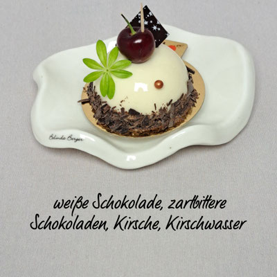 Schwärzwälder Kirsch Törtchen. Enthält Alkohol. Stück 5,60 €. Look in der Kirschensaison