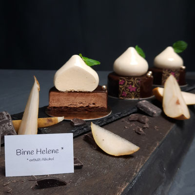Birne Helene Törtchen. Stück 4,20 €. Enthält Alkohol.