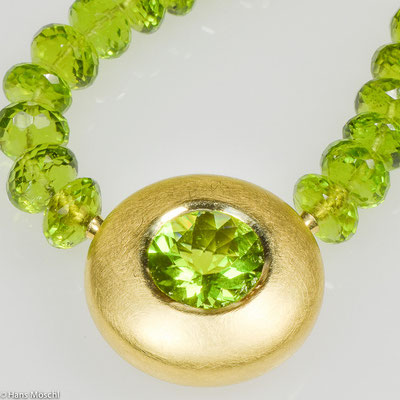 Goldenes Mittelteil mit Peridot •  Wechselverschluss • Hier mit Peridotkette • Verkauft