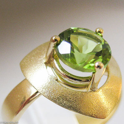 Ring aus Gold mit Peridot • Verkauft