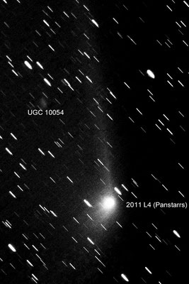Komet C/2011 L4 (Panstarrs), aufgenommen mit meinem 150/750mm-Newton-Teleskop am 6./7. Juni 2013 in der Nähe der Galaxie UGC 10054.