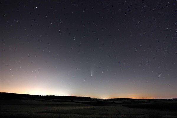 Komet C/2020 F3 (NEOWISE) am 21.7.2020 EOS 80D F=10mm, f/4, ISO 1600,10 Sek. / 19 Aufnahmen mit Sequator gestackt.