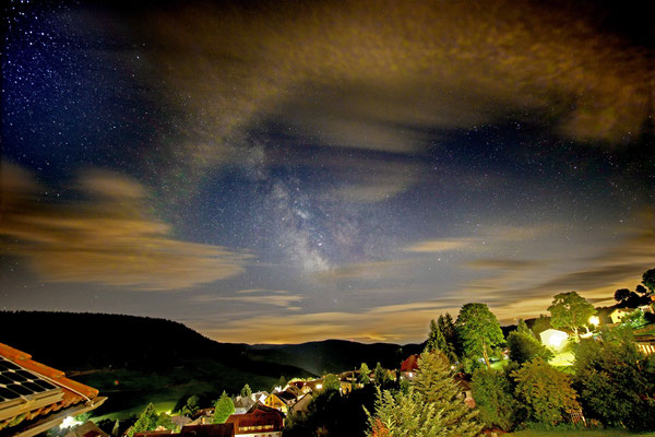 Milchstraße über Todtnauberg /  EOS 650Da F=10mm, f/2.8, ISO 3200,10 Sek. / 18 Aufnahmen 